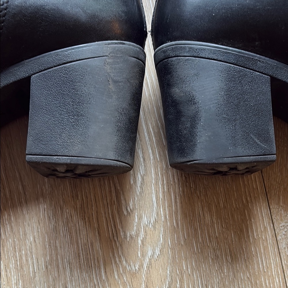 Vagabond Heeled Ankle Boots - Picture 8 of 8
